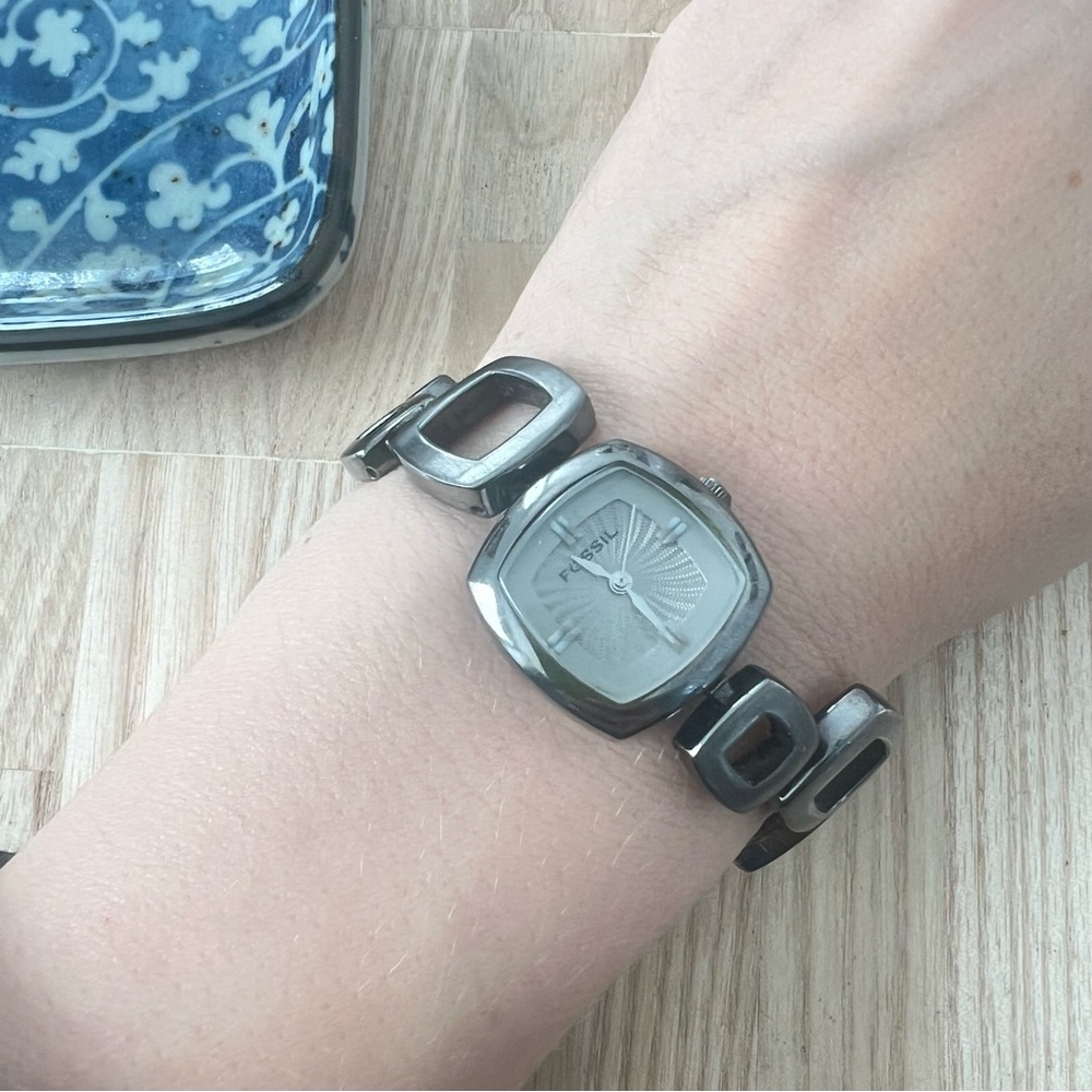 Fossil ladies retro square silver tone fashion watch NEW BATTERY